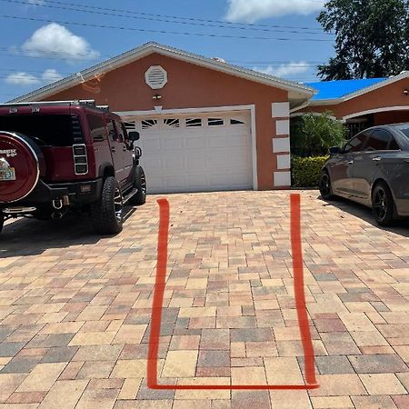 Twelve Oaks Modern Independent Apartment Tampa Extérieur photo