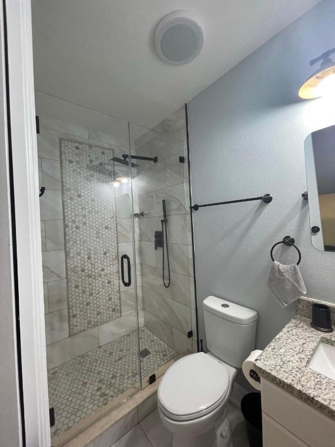 Twelve Oaks Modern Independent Apartment Tampa Extérieur photo