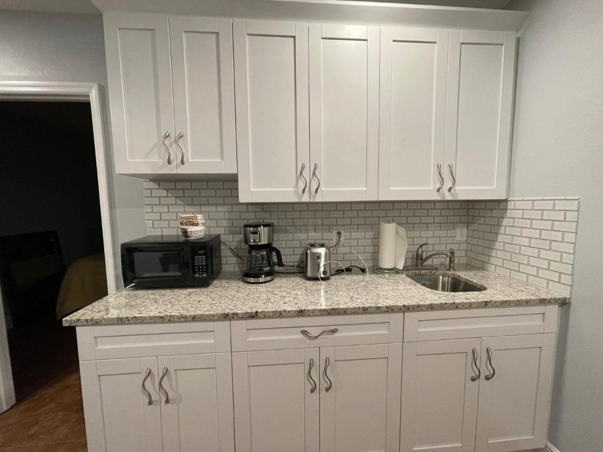 Twelve Oaks Modern Independent Apartment Tampa Extérieur photo